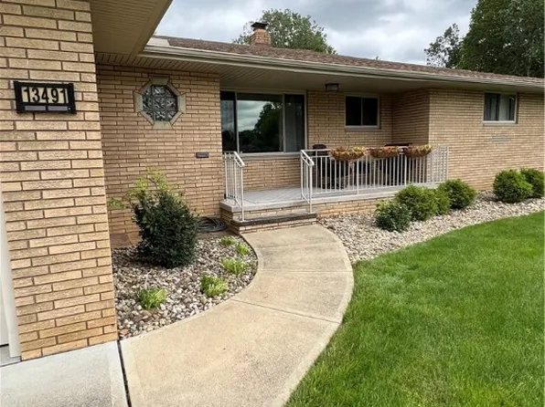 13491 Pineview Ct, Middleburg Heights, OH 44130