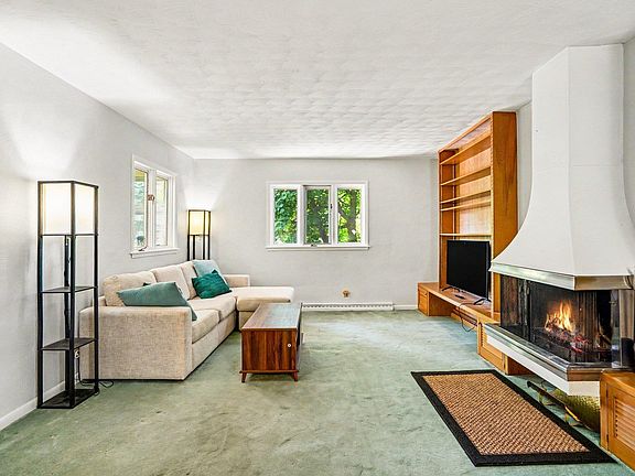 4th image of 803 W Grove St
