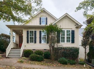 121 Amberglen Ln, Holly Springs, NC 27540