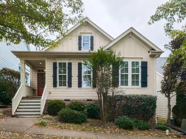 121 Amberglen Ln, Holly Springs, NC 27540