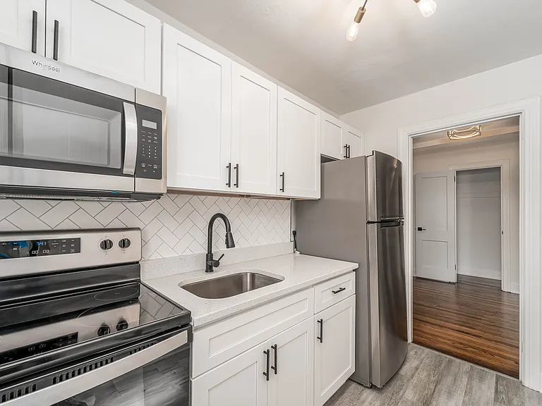 9610 Sherwood Pl — Photo 16