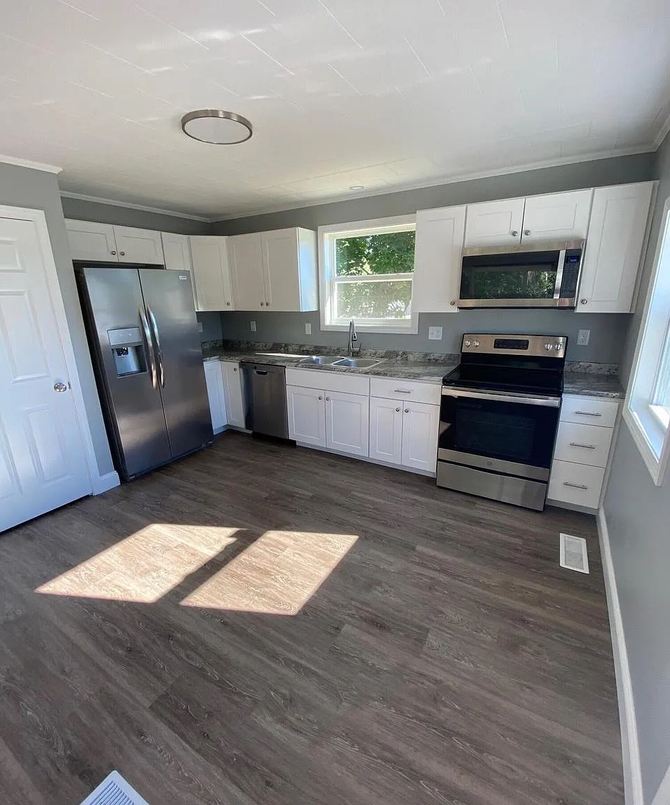 3 bed, 1200 sqft, $2,000 — Photo 2