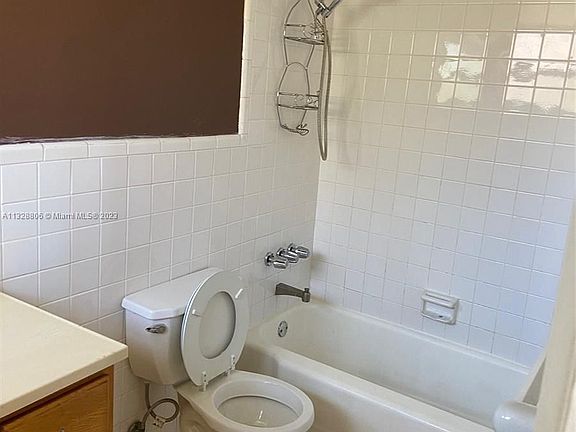 5th image of 1855 NE 121st St APT 24