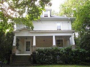 820 4th St, Charleston, IL 61920