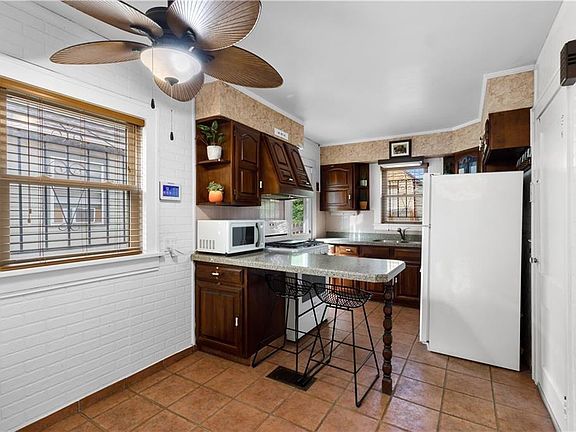 4th image of 6206 Agnes Ave