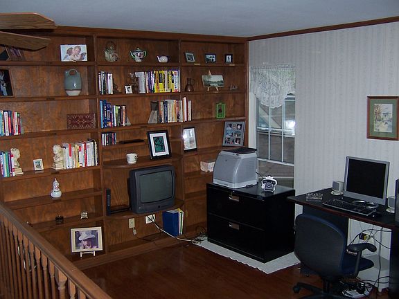 2nd image of 1084 Rockport Dr