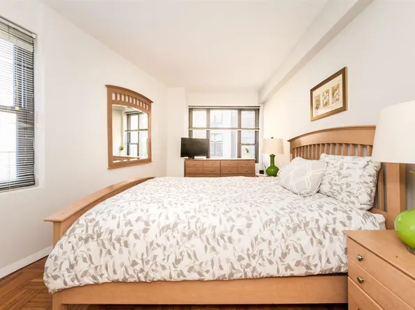 210 East 47th Street 6J image 23 of 24
