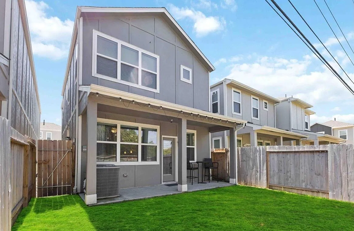 2 bed, 2.5 bath, 1571 sqft, $2,500 — Photo 1