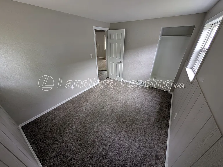 629 Vermont Dr — Photo 9