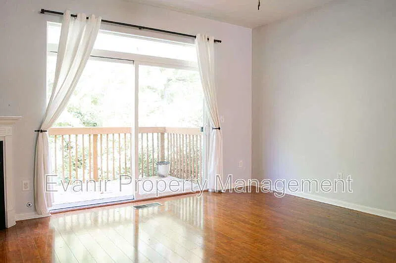 2 bed, 2.5 bath, 1408 sqft, $1,650 — Photo 3