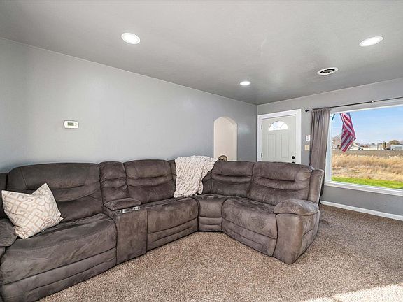 4th image of 1511 Bennett Ave
