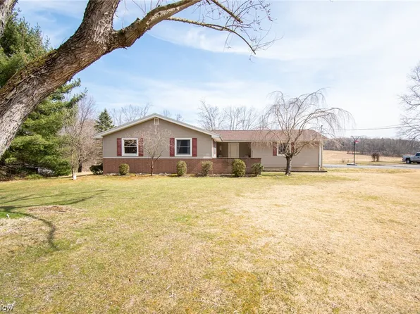 1434 Howell Ave, East Palestine, OH 44413