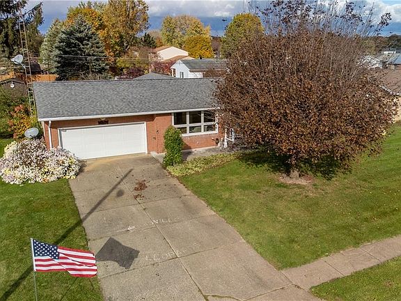 3rd image of 1527 Opal St