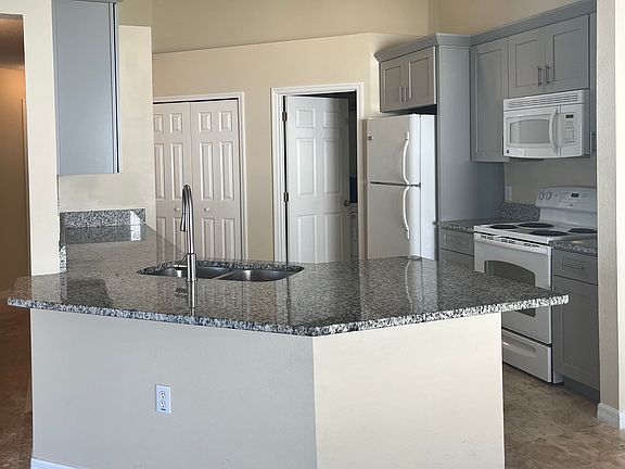 5th image of 1595 Forest Hills Ln