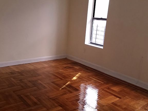 3rd image of 2420 Bronx Park E APT 4J