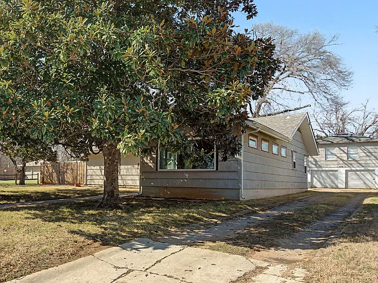 422 N Pecan St — Photo 4