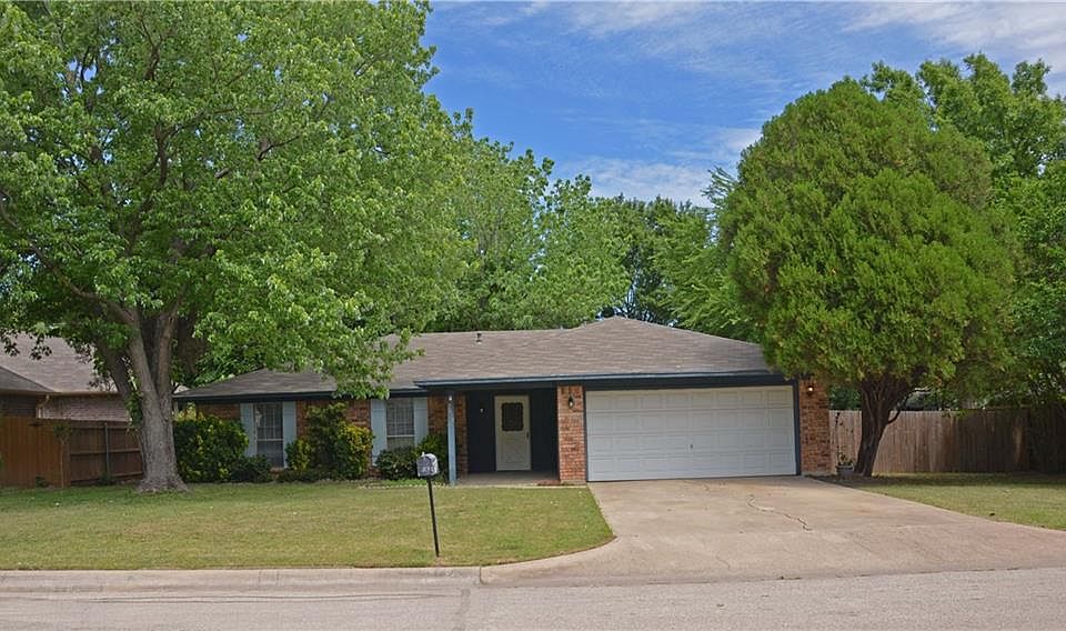 1st image of 2813 Emerson Ln