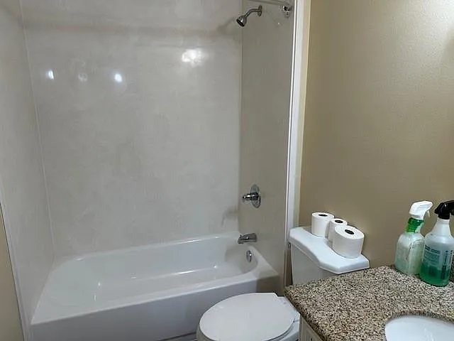 2124 Dupont Dr — Photo 10