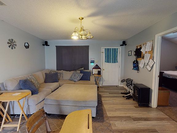3rd image of 940 Sir James Ave