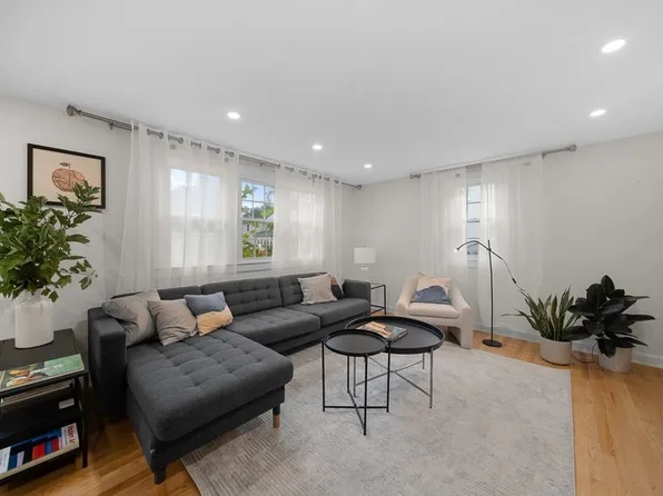 43 Green St #43, Medfield, MA 02052