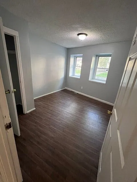 3 bed, 1000 sqft, $1,400 — Photo 3