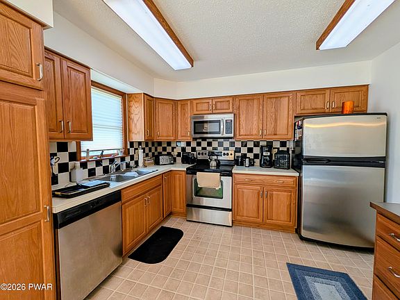 4th image of 271 Bavarian Hill Rd