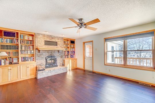 4th image of 23789 Inwood Ave N