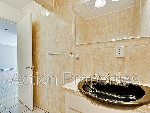 4th image of 829 Hooshang Ct