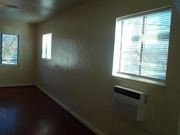 2nd image of 1665 Sycamore St