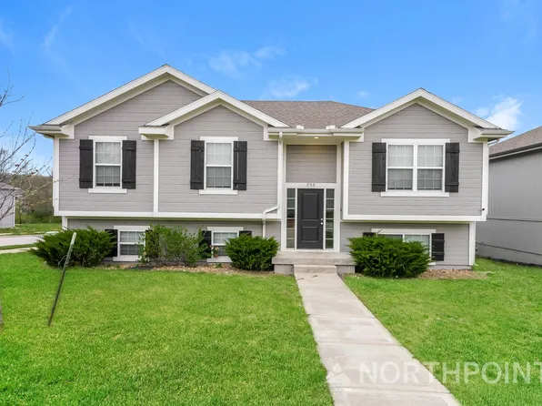 200 Ramblewood Dr, Raymore, MO 64083