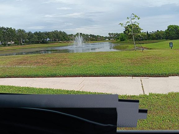 3rd image of 1814 SW Newport Isles Blvd