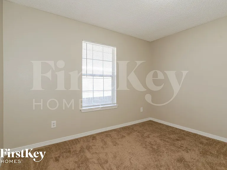 2047 Eclipse Dr — Photo 12
