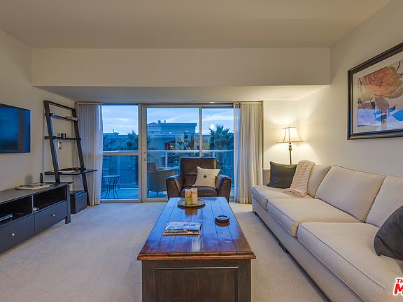 5th image of 13700 Marina Pointe Dr Unit 306