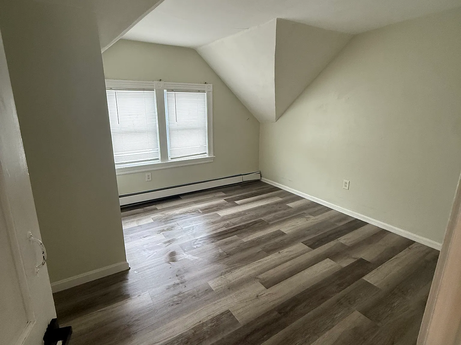 2 bed, 1000 sqft, $1,600 — Photo 4