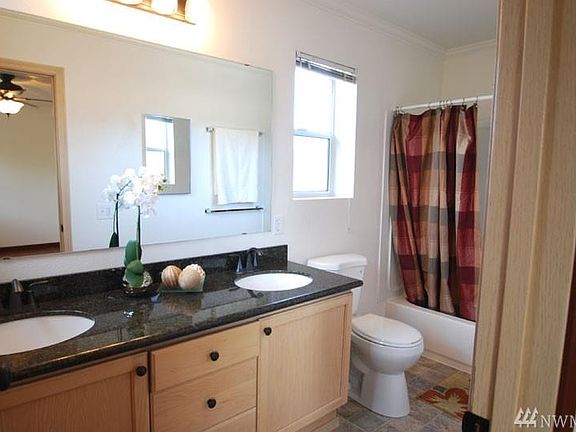 5th image of 9134 Deni Dr NE