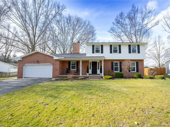 546 Barbcliff Ln, Canfield, OH 44406