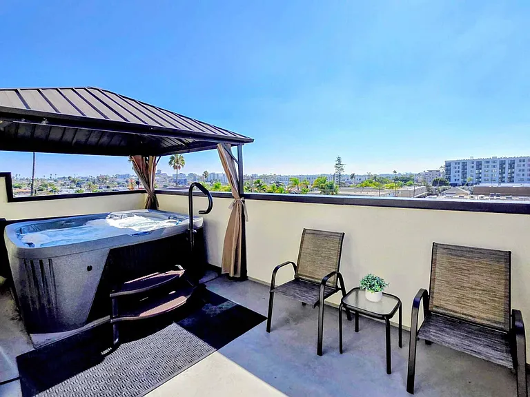 Hot tub - Balcony
