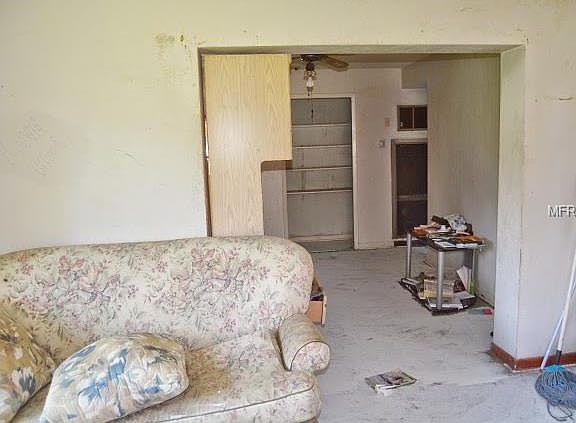 5th image of 1949 Williams Manor Ave
