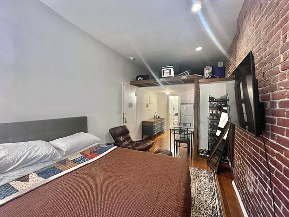 2nd image of 214 E 90th St APT 1WF
