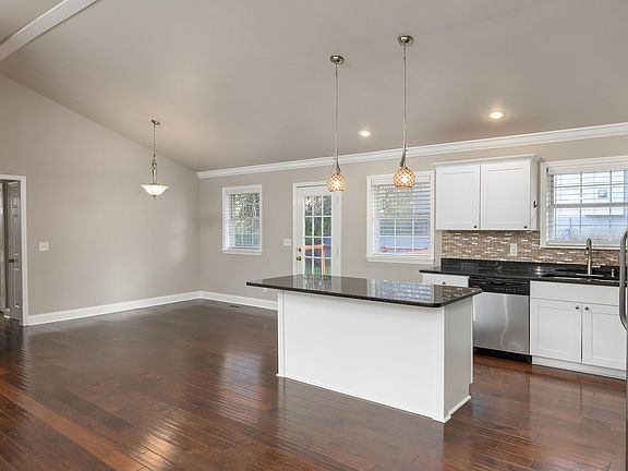 4th image of 450 Ash Dr NW
