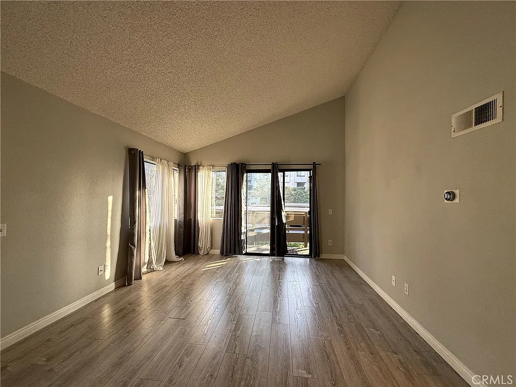 1 bed, 687 sqft, $2,100 — Photo 4