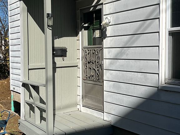 3rd image of 109 1/2 Oak Ave