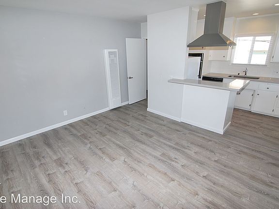 3rd image of 6124 E Ocean Blvd APT E