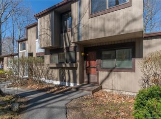 2 Winterberry Ln #2, Woodbury, CT 06798