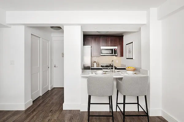 Rented by Greystar | media 7