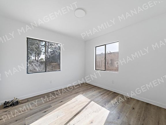 4th image of 167 S Oak Knoll Ave #9