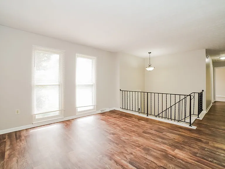 713 Hubbard Rd — Photo 6