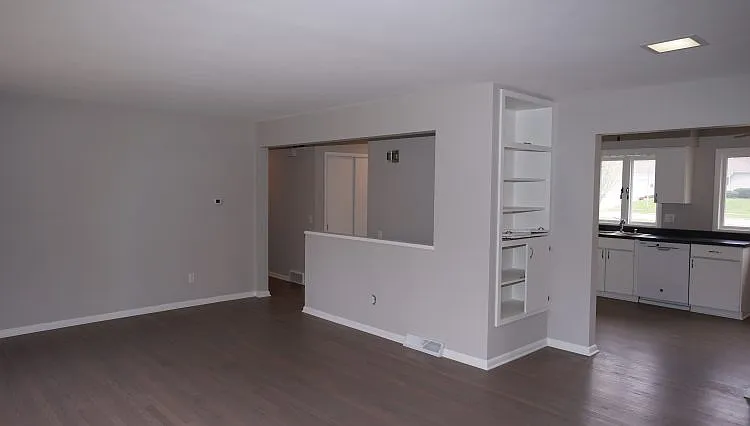222 S Whitney Way — Photo 4