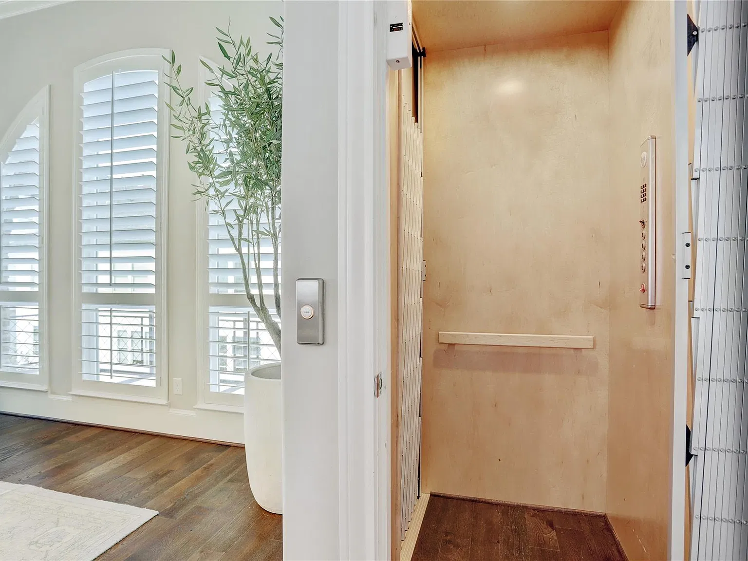 3 bed, 3.5 bath, 2458 sqft, $4,100 — Photo 4