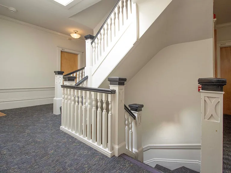 2nd Floor hallway and stairway
Charming 1920's architecture
High ceilings